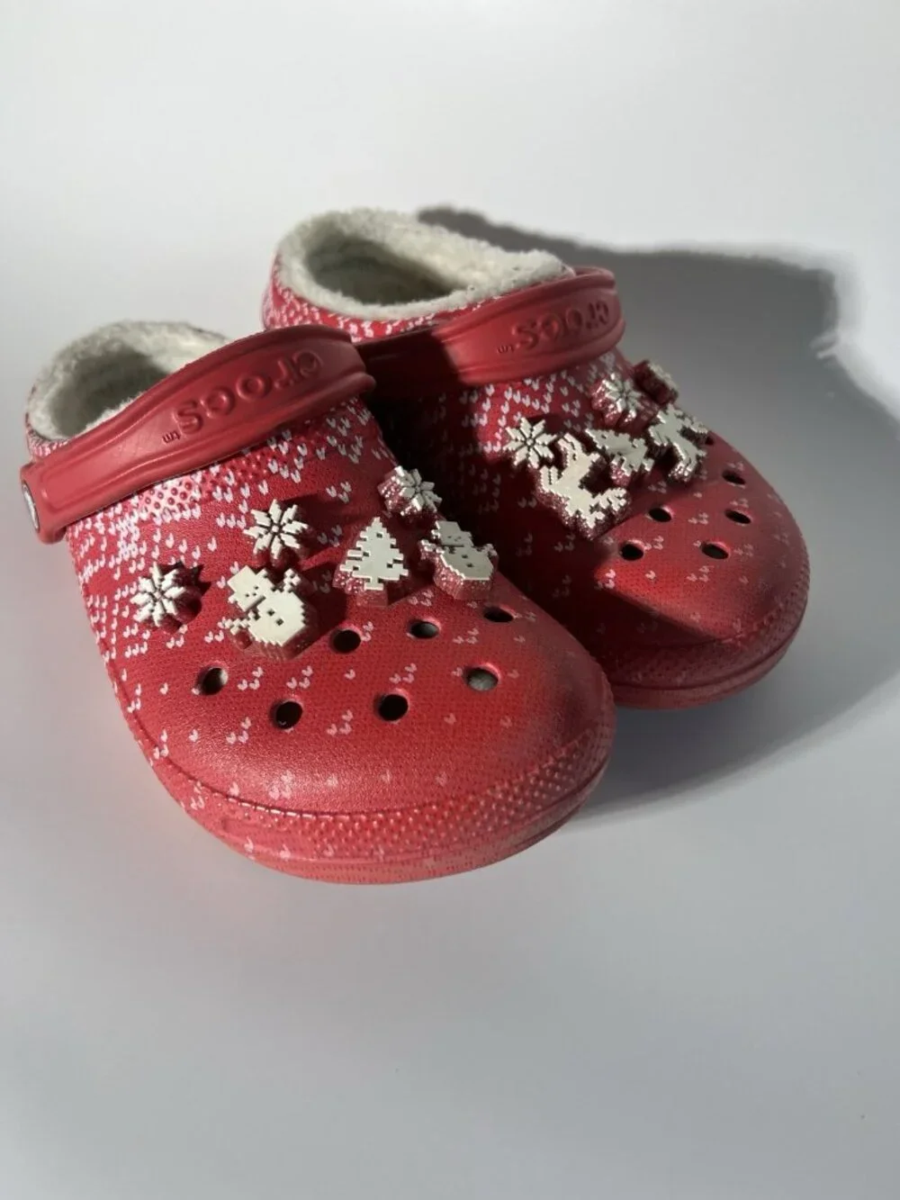Women's Size 7 Crocs Lined Holiday Charm Clog Red/White w/Jibbitz Ugly Sweater - Picture 2 of 15